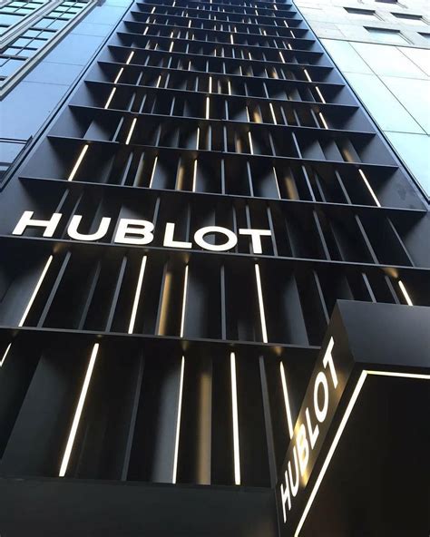 Peter Marino clads Hublot’s Fifth Avenue store in angled black 